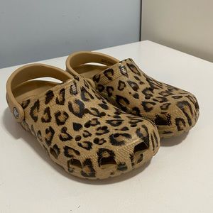 Leopard Crocs M6 W8